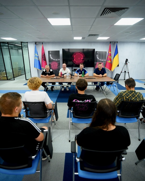 У Запоріжжі відбулося засідання Комітету арбітрів та передача спортивного інвентарю футбольним секціям